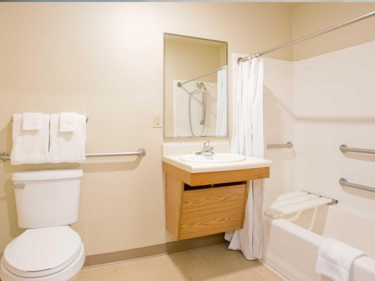 Standard Double Room with Tub - Disability Access/Non-Smoking